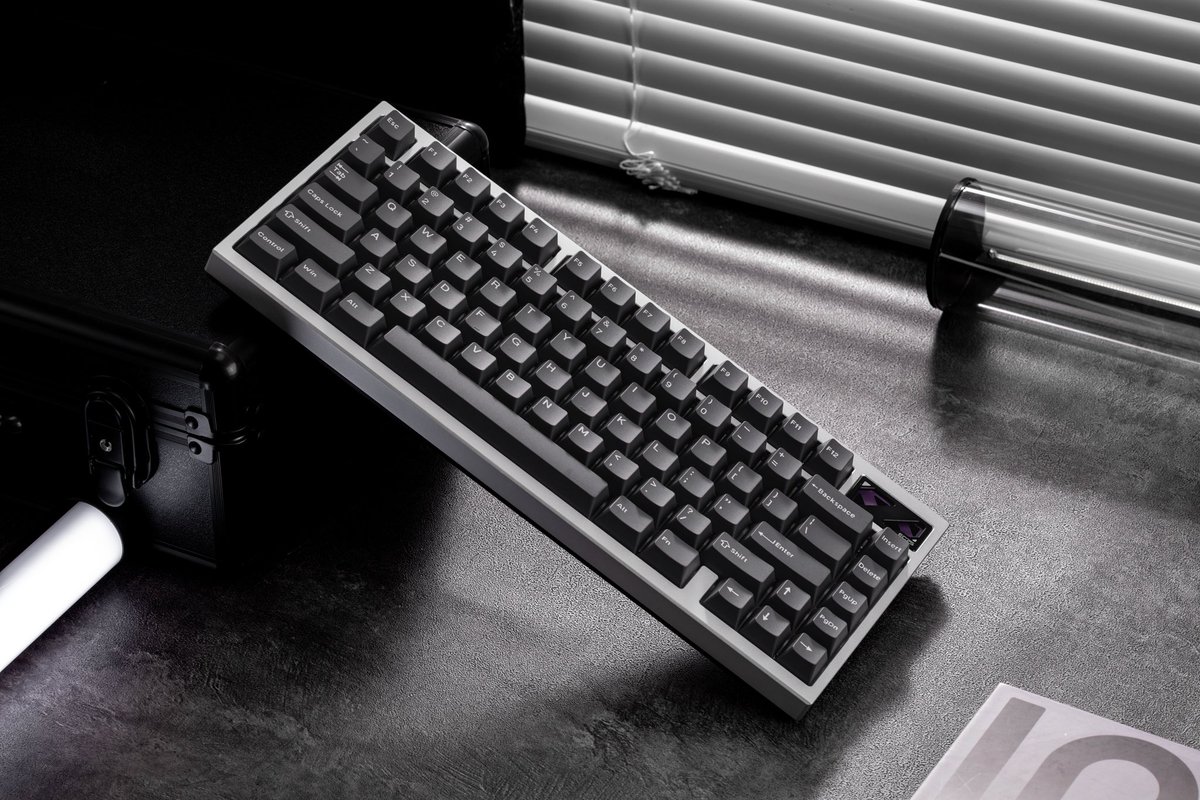 iQunix's tweet photo. Designed to belong wherever you place it.
#IQUNIX #EC75 #gamingkeyboard #halleffect #cleansetup https://t.co/GstOilTJUw