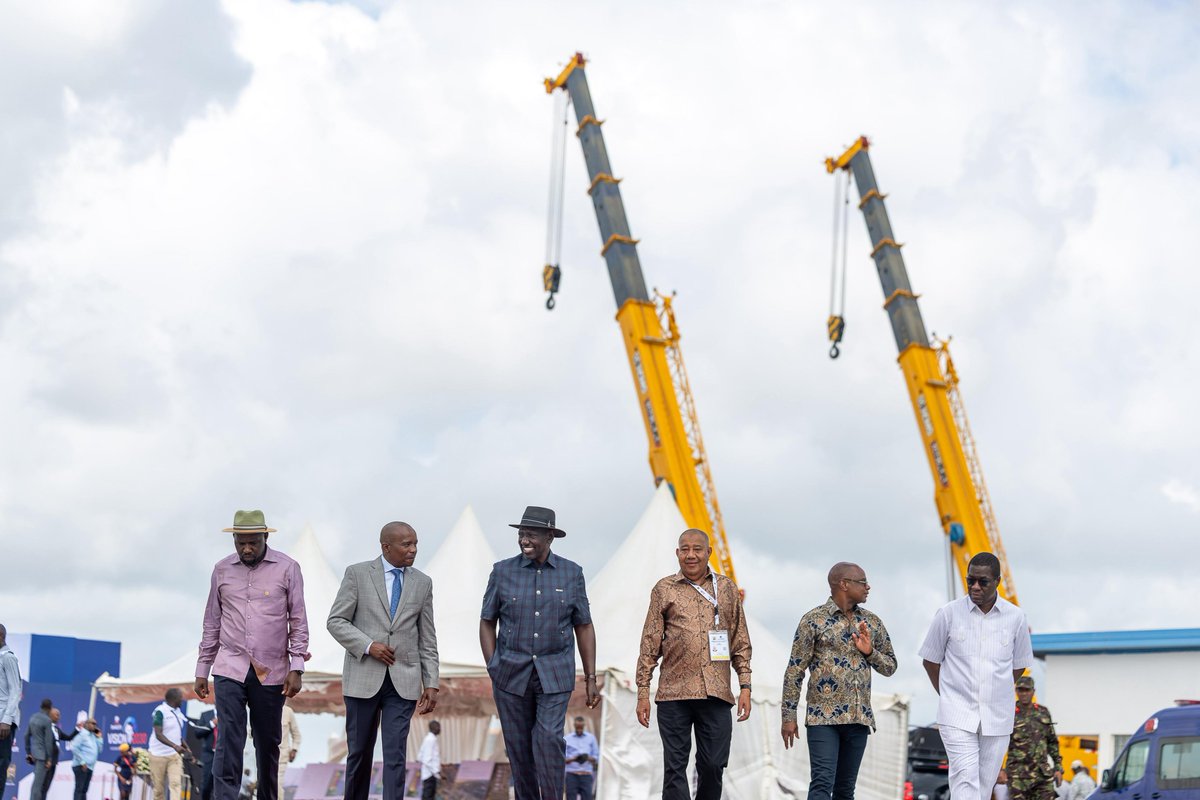 WilliamsRuto's tweet photo. The magnitude of the machinery assembled in Lamu demonstrates the ambition of this KSh2.2 trillion investment, designed to process 700,000 barrels of crude oil a day and establish Lamu as a major energy and industrial hub for East Africa and beyond. https://t.co/z38hZlwGgT