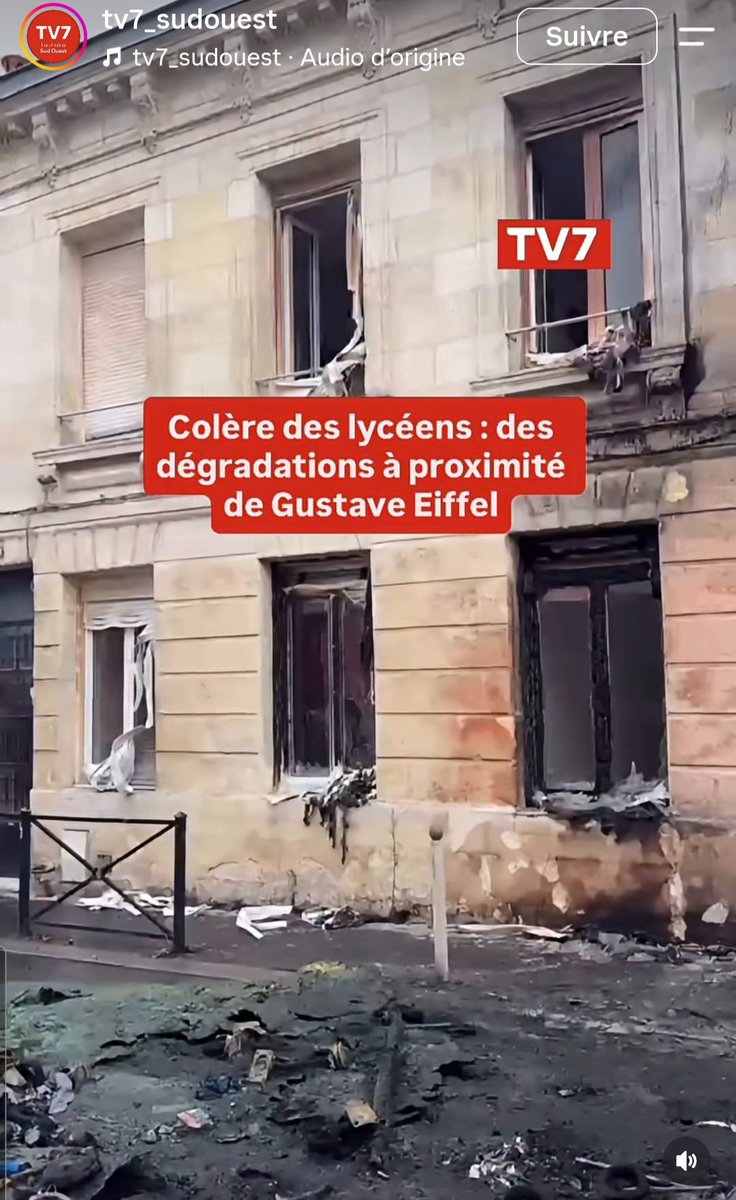 Flosmiile's tweet photo. C'est quoi l'interêt de brûler les poubelles ? On a fait la grève du CPE en 2006, aucune dégradation, une jeunesse mobilisée, un respect des policiers etc. Verdict, la loi a eté annulé. Et tout ça sans violence. Et là 20 ans plus tard, des #lycéens complètement débiles, haineux. https://t.co/WoZAB2I0Ms