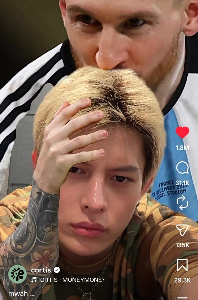 eomcoertis's tweet photo. James was probably so bored that day 😭😂 https://t.co/R5nhOLzgO6
