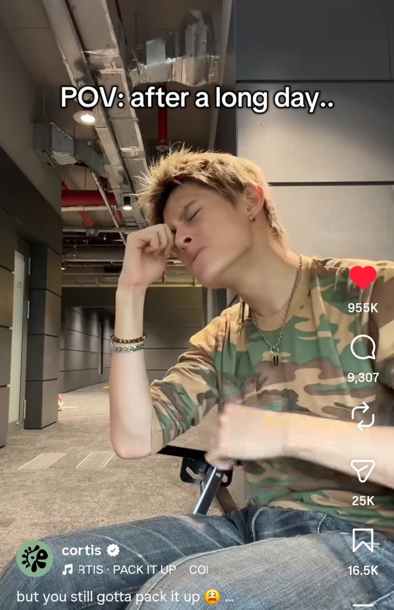 eomcoertis's tweet photo. James was probably so bored that day 😭😂 https://t.co/R5nhOLzgO6