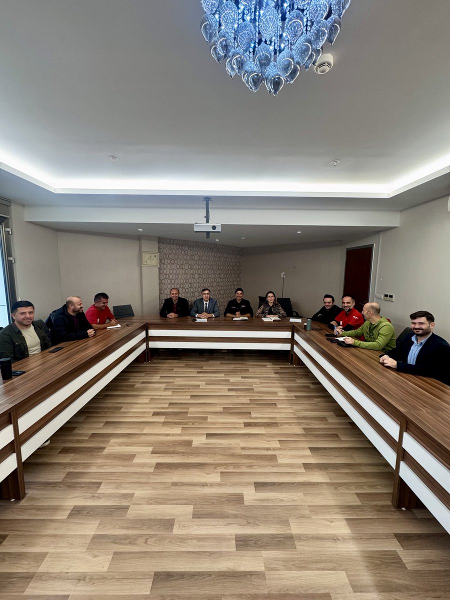 BursaAkub16's tweet photo. Genç MEB AKUB Koordinatör öğretimenlerimiz ile sene başı toplantımızı gerçekleştirdik. Maarifin kalbinde marifetli gençler yetiştirmesini sağlamak önceliğimiz. @tcmeb @Yusuf__Tekin @bilalmacit @meb_adsp @MetinTayarer @bursailmem16 @GurhanCokgezer https://t.co/BZoMLfHAx1