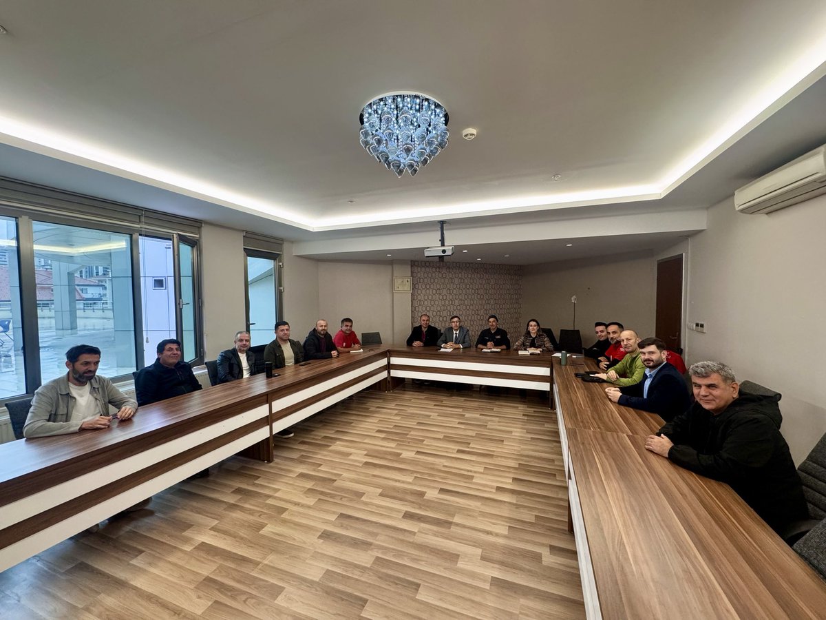 BursaAkub16's tweet photo. Genç MEB AKUB Koordinatör öğretimenlerimiz ile sene başı toplantımızı gerçekleştirdik. Maarifin kalbinde marifetli gençler yetiştirmesini sağlamak önceliğimiz. @tcmeb @Yusuf__Tekin @bilalmacit @meb_adsp @MetinTayarer @bursailmem16 @GurhanCokgezer https://t.co/BZoMLfHAx1