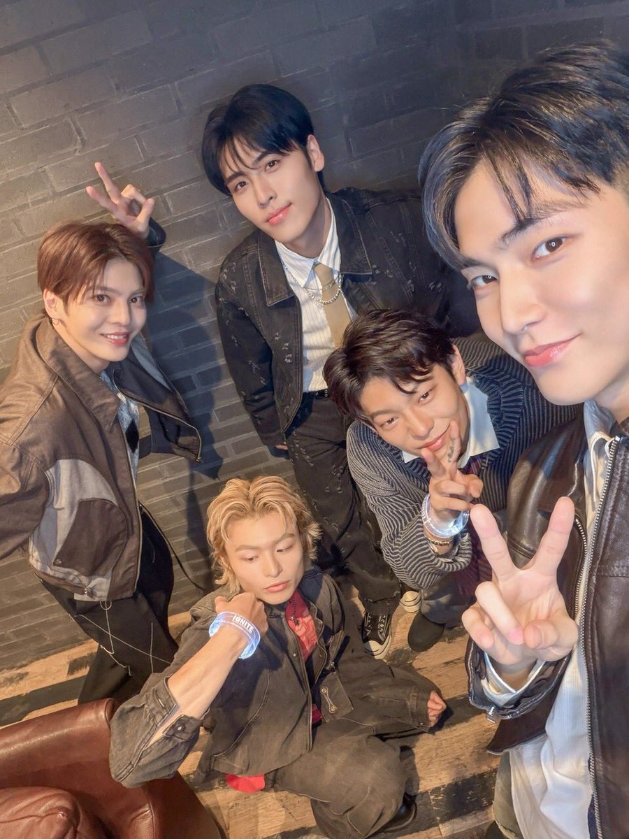 xx__archive's tweet photo. 260930 #XNGHAN LINE 💬

“with Xoul ✌️” https://t.co/6HMj3yHrPJ