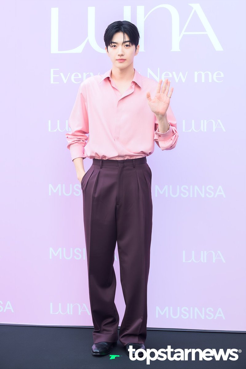 hidewiformwer's tweet photo. รวมรูปคังฮุนจากอีเวนท์ LUNA × Musinsa Megastore pop-up  ที่ซองซูวันนี้! 🩷🐶

#강훈 #kanghoon #คังฮุน https://t.co/I73xBk4R6i