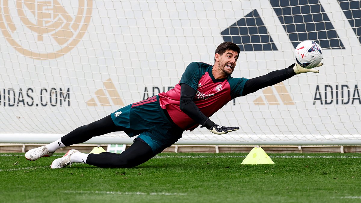 realmadrid's tweet photo. 🧤 @ThibautCourtois 🧤 https://t.co/N1YIuDnDxl
