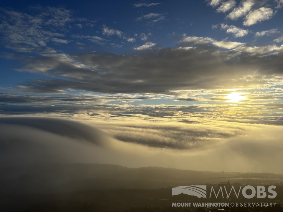 MWObs's tweet photo. Summit staff have been treated with views of a nearly full undercast layer of clouds through breaks in the fog over the past 24 hours, pictured here shortly after sunrise yesterday morning (9/29). https://t.co/htweatDFTz