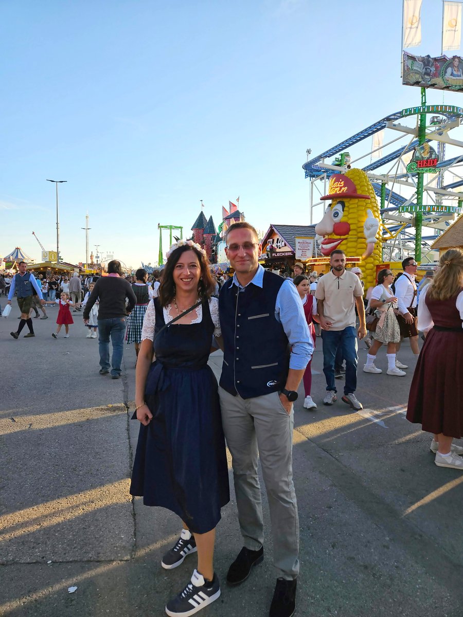 MegwareComputer's tweet photo. Yesterday, we swapped the office for the Wiesn! 🍻🎉

What a wonderful evening filled with great conversations, Bavarian tradition, and warm hospitality.

Thank you to @Vertiv for inviting us to #Oktoberfest in #Munich!

#VertivgoesWiesn #Partnership https://t.co/cq1hbIJX1B