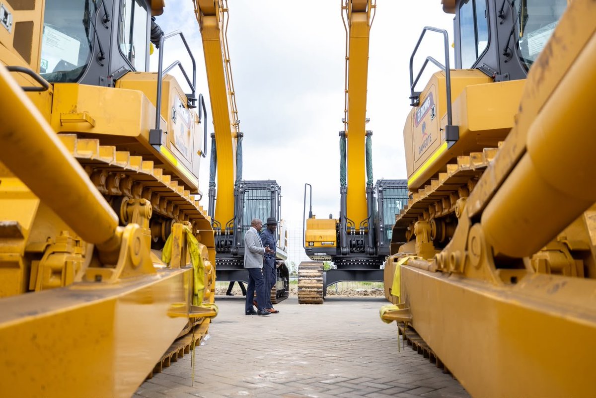 WilliamsRuto's tweet photo. In Lamu, inspected the vast fleet of heavy construction machinery that will be deployed in the construction of the Dangote East Africa Refinery. https://t.co/Y1CjwsR2CP