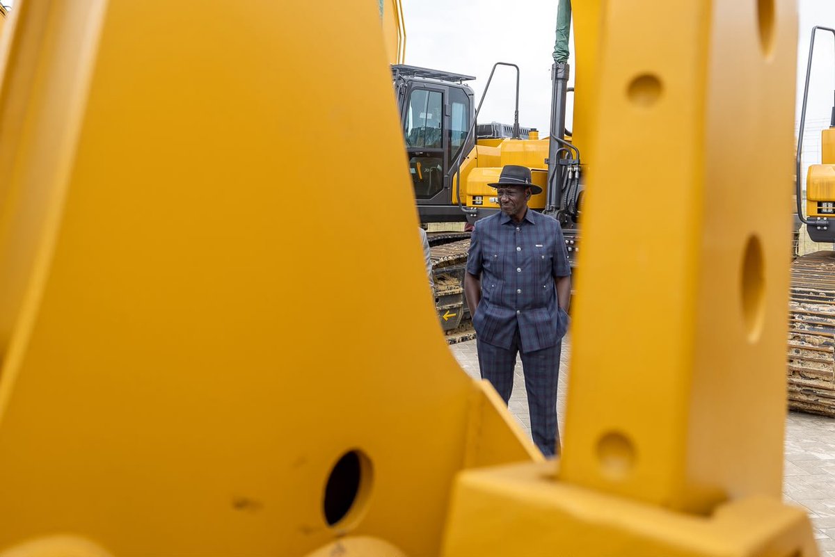 WilliamsRuto's tweet photo. In Lamu, inspected the vast fleet of heavy construction machinery that will be deployed in the construction of the Dangote East Africa Refinery. https://t.co/Y1CjwsR2CP