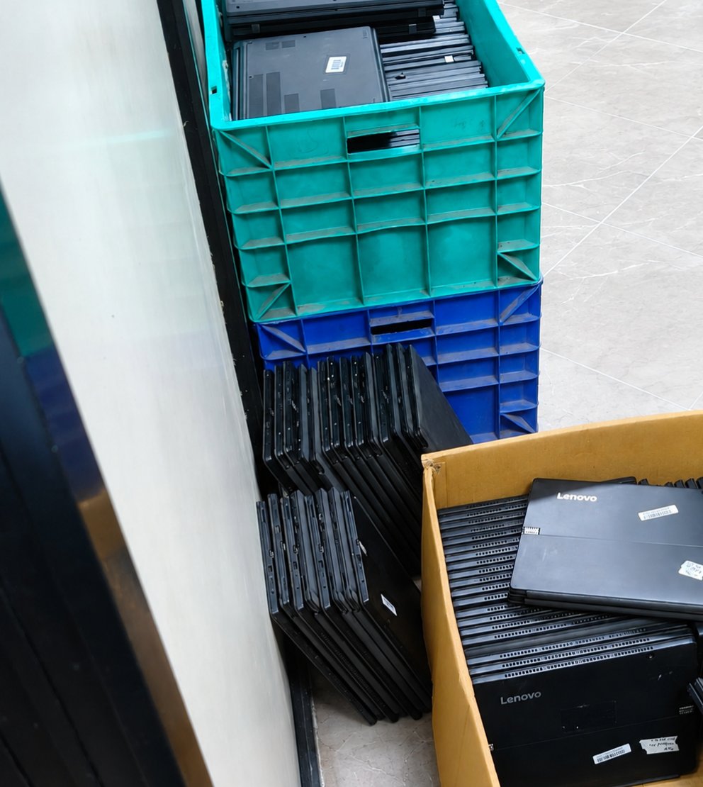 Lestic76's tweet photo. 7k+ members. ~10k weekly visitors.
Lestic started around laptops, but the work goes much further.
ThinkPads. EliteBooks. Workstations. Servers. Networking gear( for Orgs)
I source, test, repair and sell business hardware — and document what actually happens behind the scenes. ↓ https://t.co/tAiSeyJfcc