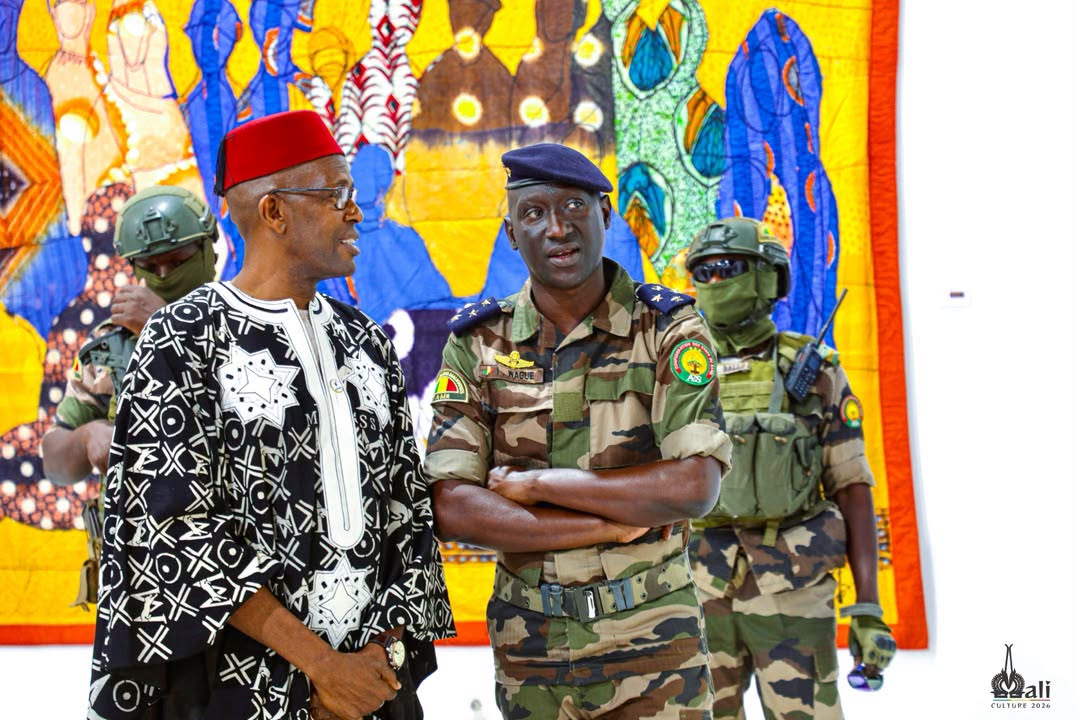 mdaffe's tweet photo. J’ai eu l’honneur d’accueillir le Ministre d’État Ismaël WAGUÉ au Musée national du Mali pour la visite de l’exposition « L’Âme des Signes », consacrée à l’artiste Abdoulaye KONATÉ, mettant en lumière le rôle de l’art dans la promotion de la paix et de la cohésion sociale. https://t.co/fiVdOSPRer