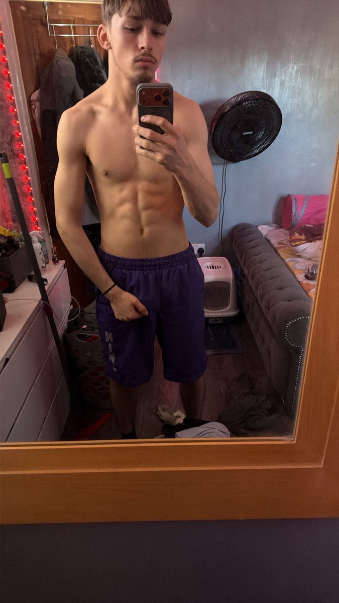 masterturell2k's tweet photo. What little loser is going to get under my feet then😈

#scallymaster #scallydom #chav #sneakermaster #badmastersboys #cashmaster #cashslave #moneyslave #footslave #humanatm #findom #paypig #findomgod #rtverification #findomkings https://t.co/uzdapPoJwv