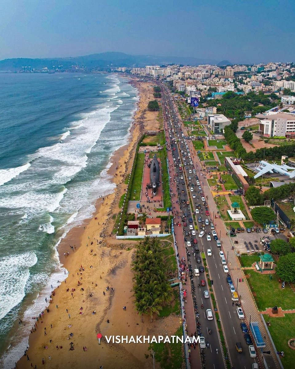 AndhraNexus's tweet photo. 🚨 Visakhapatnam is set for a major beautification push ahead of the CII Partnership Summit.

» ₹400 crore allocated under a special package for the city’s comprehensive development.

» Funds will support major roads, central medians, greenery, junction modernisation and modern lighting.

» GVMC Commissioner Ketan Garg has directed officials to complete priority works within a month.
