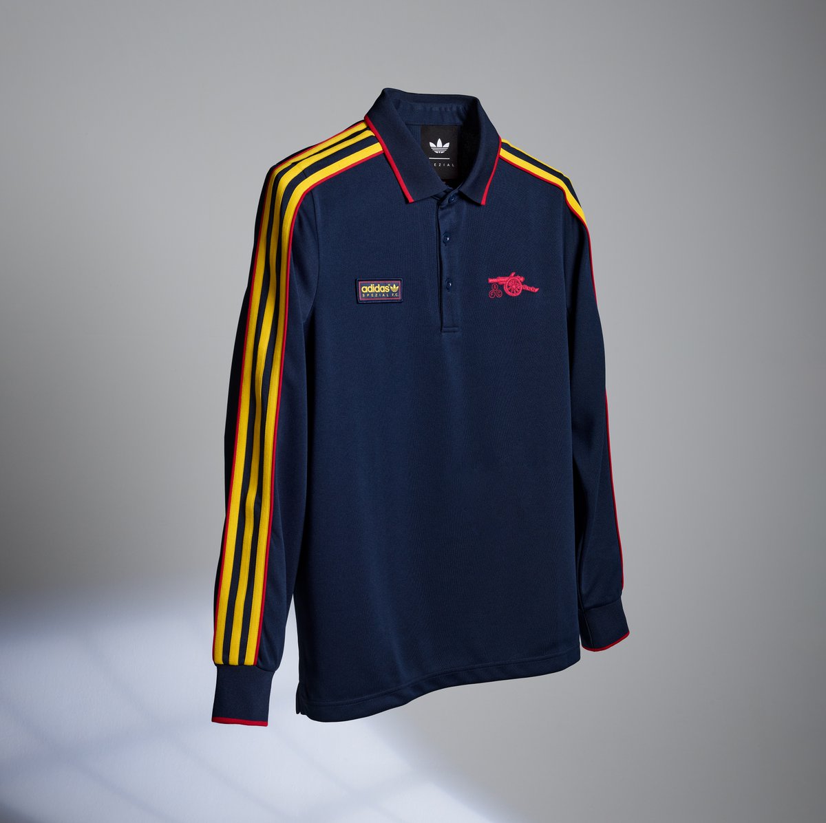 Arsenal's tweet photo. Culturally credible. 

Our SPZL collection is available online at Arsenal Direct and in-store 🛒 

🤝 @adidasfootball