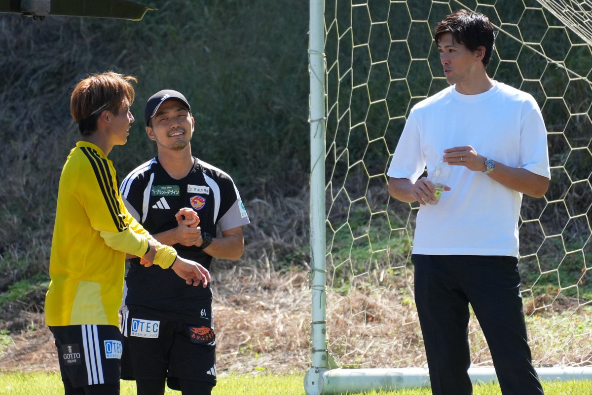 vega_official_'s tweet photo. Today's training photos EX📸
先日、現役引退を発表された杉本大地さんがごあいさつに☺️✨
🦅NEXT MATCH
⚔️明治安田J2リーグ 第9節
🆚ジュビロ磐田
🗓10/4 SUN 15:00
🏟️ユアテックスタジアム仙台
📱特設ページ
🔗https://t.co/iwsI7sNoFN

#VEGALTA #BREAKTHROUGH_未来を切り開け https://t.co/CWGmaWlJAL
