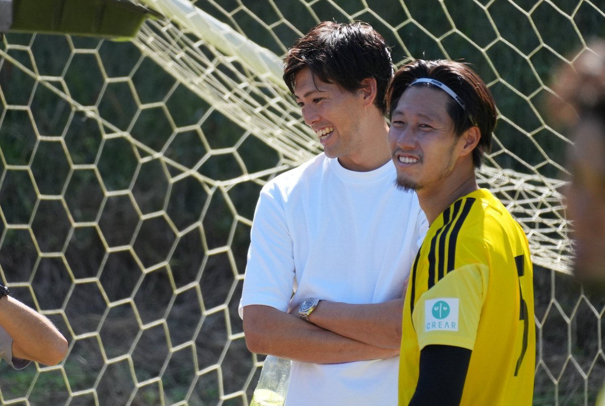 vega_official_'s tweet photo. Today's training photos EX📸
先日、現役引退を発表された杉本大地さんがごあいさつに☺️✨
🦅NEXT MATCH
⚔️明治安田J2リーグ 第9節
🆚ジュビロ磐田
🗓10/4 SUN 15:00
🏟️ユアテックスタジアム仙台
📱特設ページ
🔗https://t.co/iwsI7sNoFN

#VEGALTA #BREAKTHROUGH_未来を切り開け https://t.co/CWGmaWlJAL