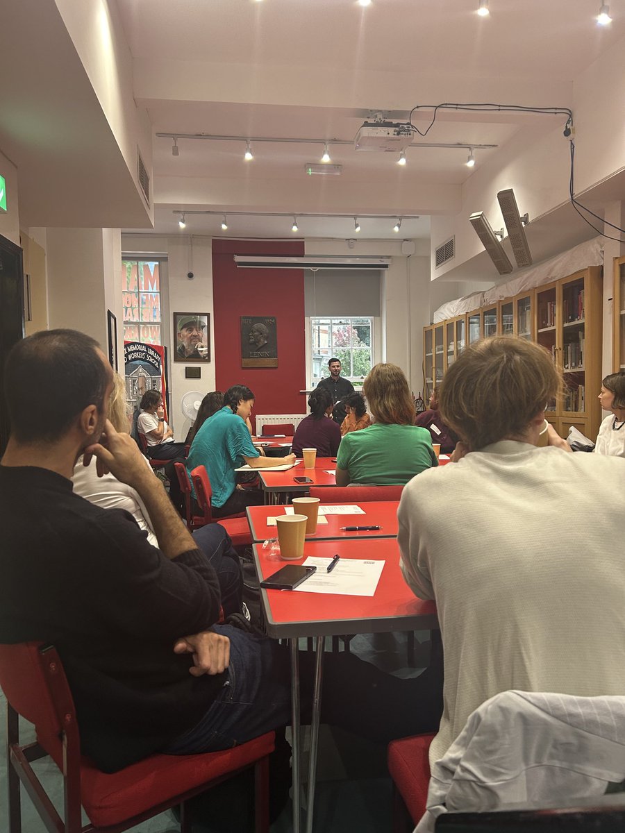MarxLibrary's tweet photo. Matt Dunne our Archivist &amp; Volunteer coordinator kicks off our day session for doctoral students on ‘An Introduction to Archival Research’

Great to have 20 young researchers on their first visit to MML 🧑‍🎓 https://t.co/KF8n71cRLt