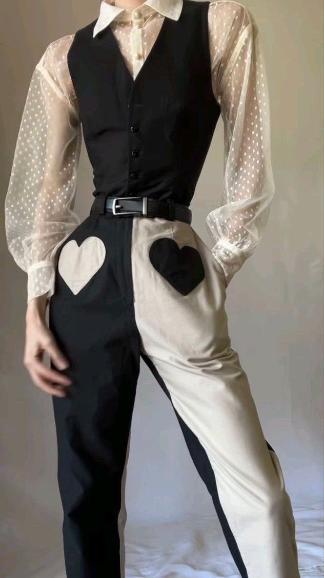 crimsonheirloom's tweet photo. dressed like a card from a very chic deck https://t.co/fErGB0VvT8