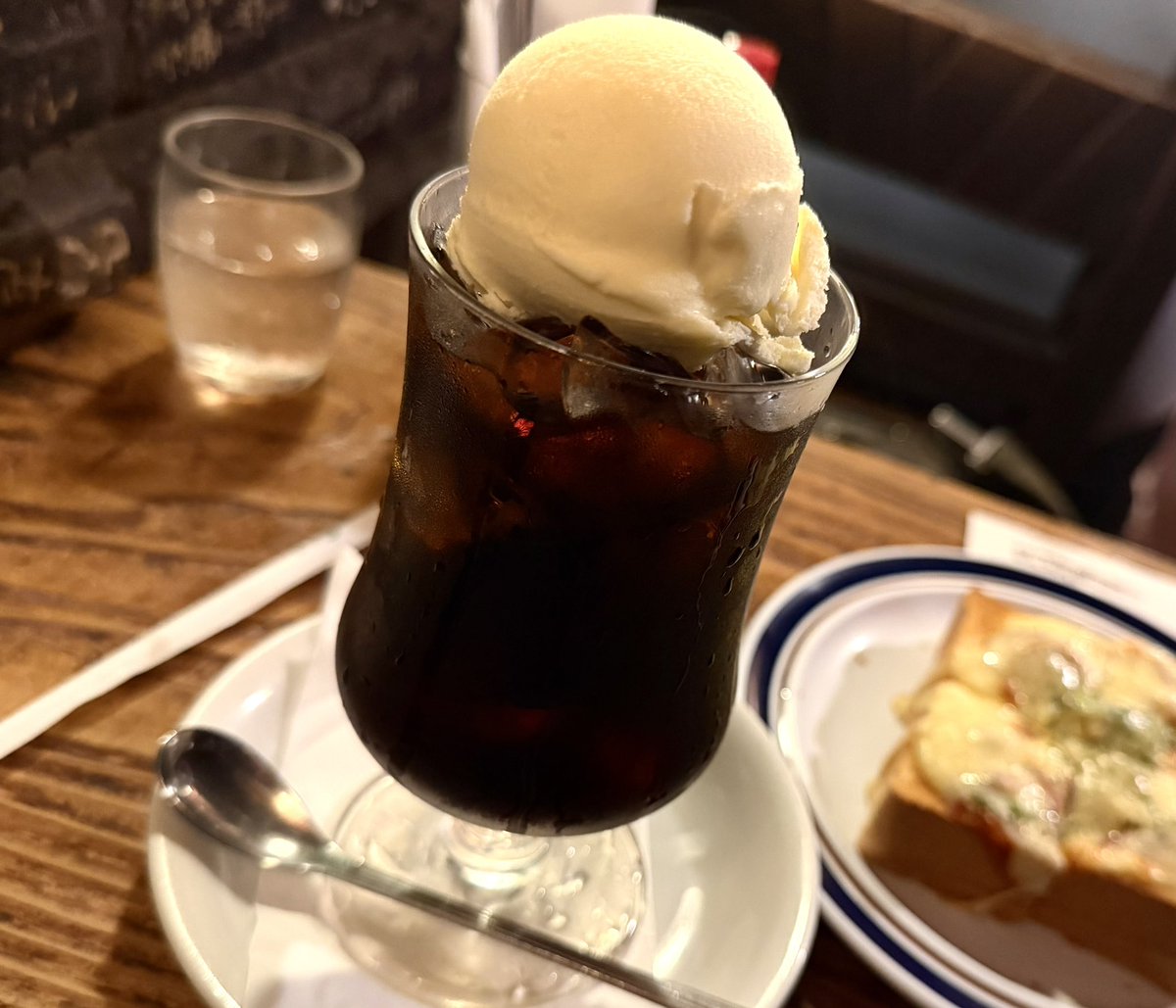 AfroD0506's tweet photo. 9月もオーバーですね☺️
暦にならって…
・せぷてんばぁ（クレイジーケンバンド）
・すみれ September Love（SHAZNA）
・Wake Me Up When September Ends（Green Day）
・September（Earth, Wind &amp; Fire）
これらを聴いてましたねえ。
敢えてシャズナなのがポインツですなあ😉 https://t.co/N3aLpEreeD