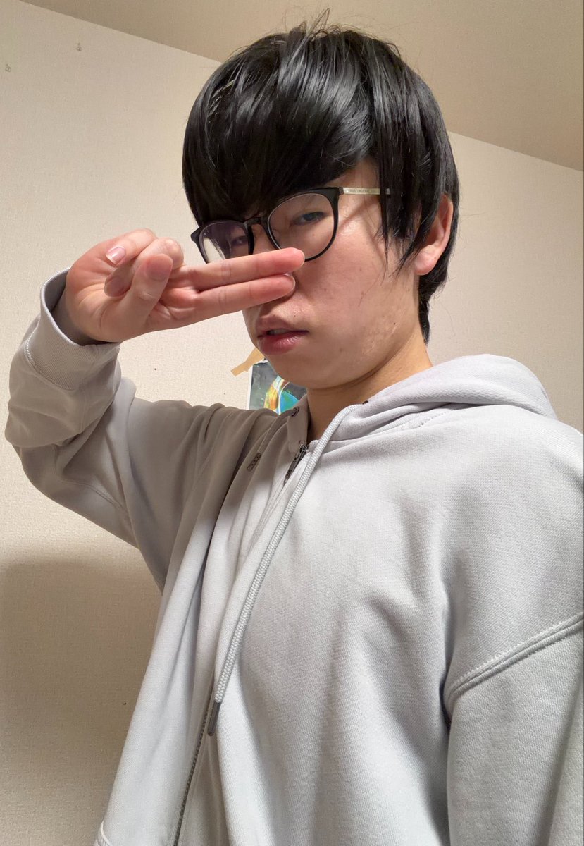 roomano_kop's tweet photo. 昨日ネタで言ったつもりやけど、こうやって見比べてみるとどうだ
もしかしてホントに似てたりするのか？ https://t.co/eZFl7aoj3P
