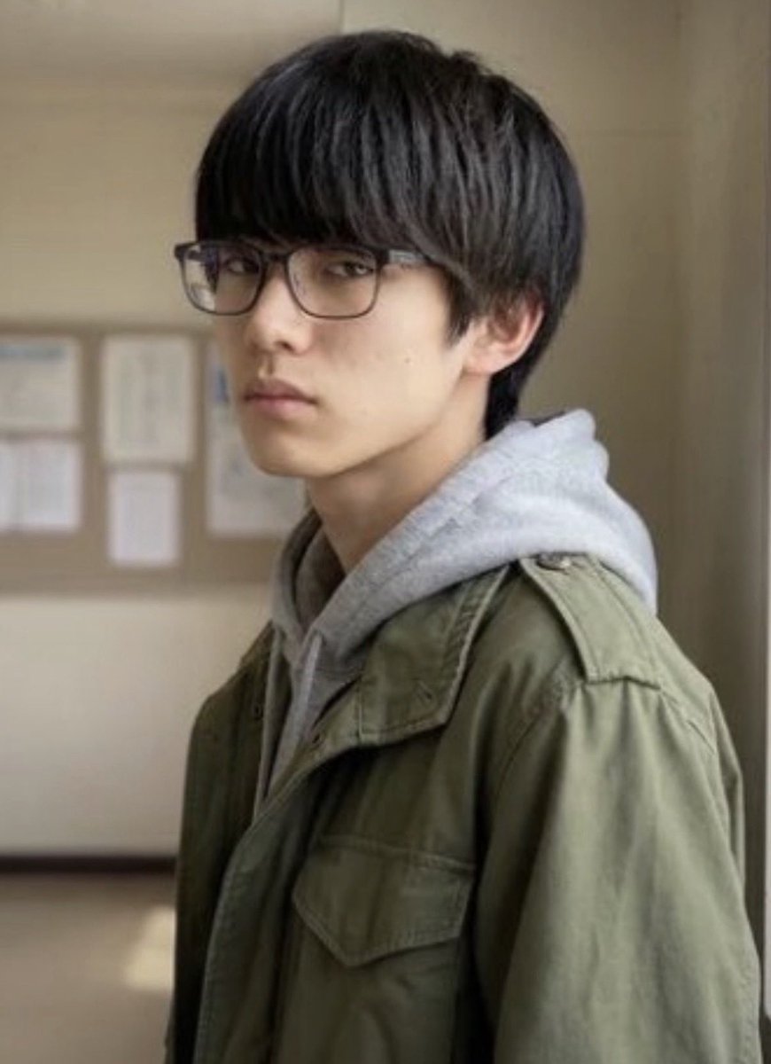 roomano_kop's tweet photo. 昨日ネタで言ったつもりやけど、こうやって見比べてみるとどうだ
もしかしてホントに似てたりするのか？ https://t.co/eZFl7aoj3P