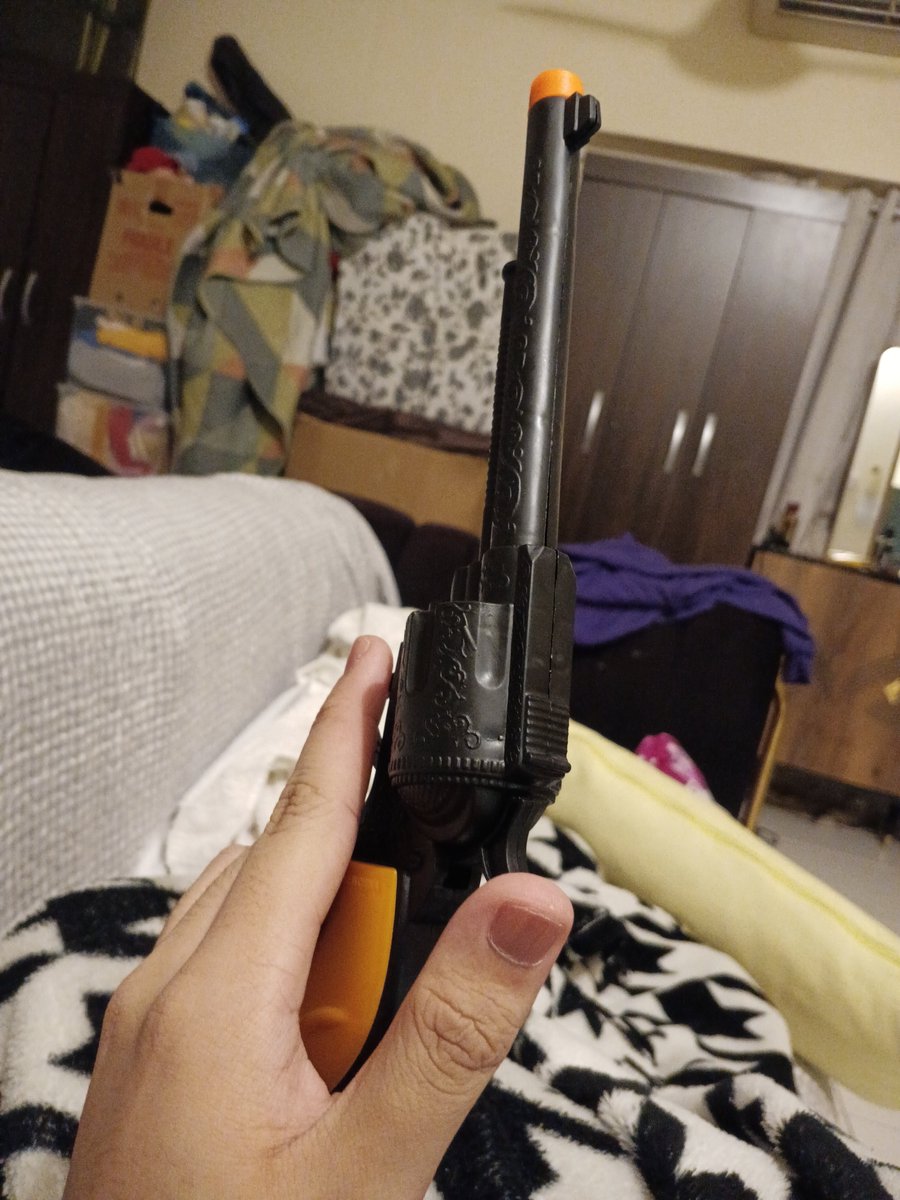 Chitab21's tweet photo. revolver i got for animation reference https://t.co/KRc4Yha1Th