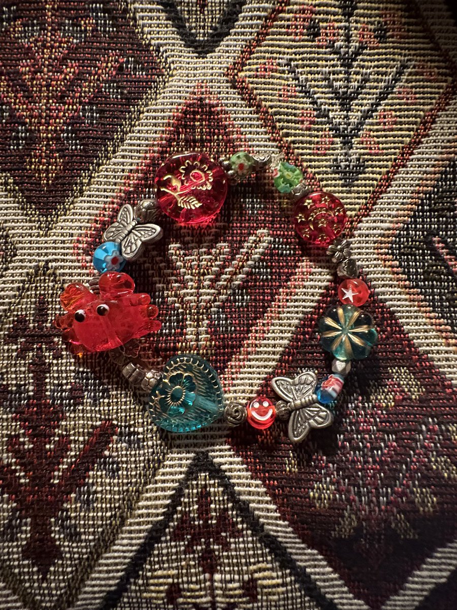 sad_bloom_'s tweet photo. 空き時間でブレスレット作ったりしてる^_^！　#ハンドメイド https://t.co/Okd9v7L9Eb