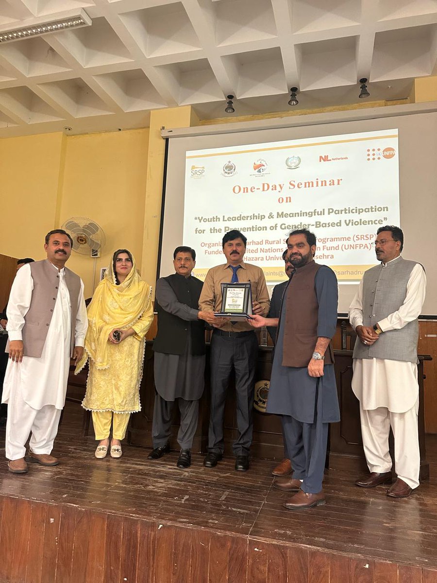 yomansehra's tweet photo. Youth Leadership &amp; Meaningful Participation for the Prevention of Gender-Based Violence
نوجوانوں میں قیادت اور بامعنی شرکت کے فروغ کے لیے ایک روزہ سیمینار کا انعقاد ہزارہ یونیورسٹی مانسہرہ میں کیا گیا، جس کا موضوع صنفی بنیاد پر تشدد کی روک تھام تھا۔ https://t.co/U4h8EkUfC0