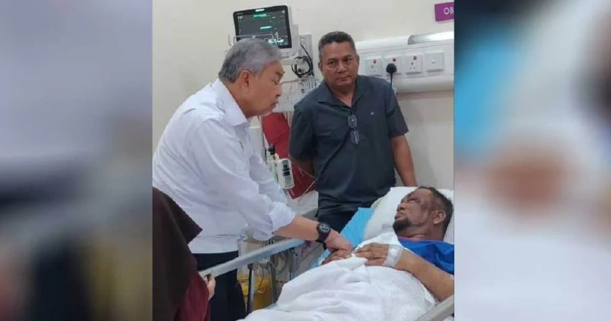 BuletinTV3's tweet photo. Penyanyi rock legenda, Datuk Nash mengalami kecederaan luaran di kepala selepas terbabit kemalangan ketika menunggang motosikal pulang dari surau di kawasan kediamannya, semalam.

Nash, 67, menerima 24 jahitan di kepala dan 28 jahitan di dahi kiri, manakala pemeriksaan dalaman mendapati tiada kecederaan serius. https://t.co/fyitBy6uZ0