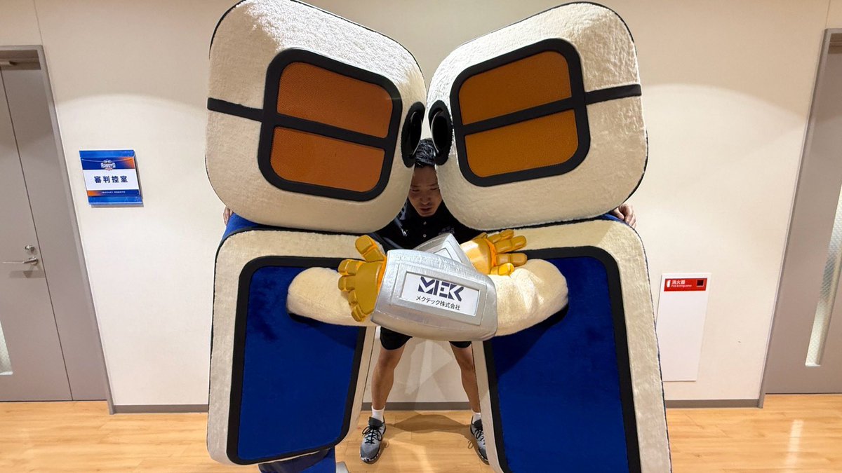 ROBO_SKET's tweet photo. 【超朗報】

チョベリ嬉ピーーーーーーーーーー !!!!!

プレーヤーズメンター 兼 クラブリレーションリーダー ヒラオ 🤖❤️‍🔥❤️‍🔥❤️‍🔥❤️‍🔥

コレカラ 3人（？）デ モットモット
茨城ロボッツヲ 良クシテイコーネ 🫶

エイエイオーーーーーーーーーー ⤴︎⤴︎

#茨城ロボッツ #GAMECHANGER https://t.co/hV135Qh5T1