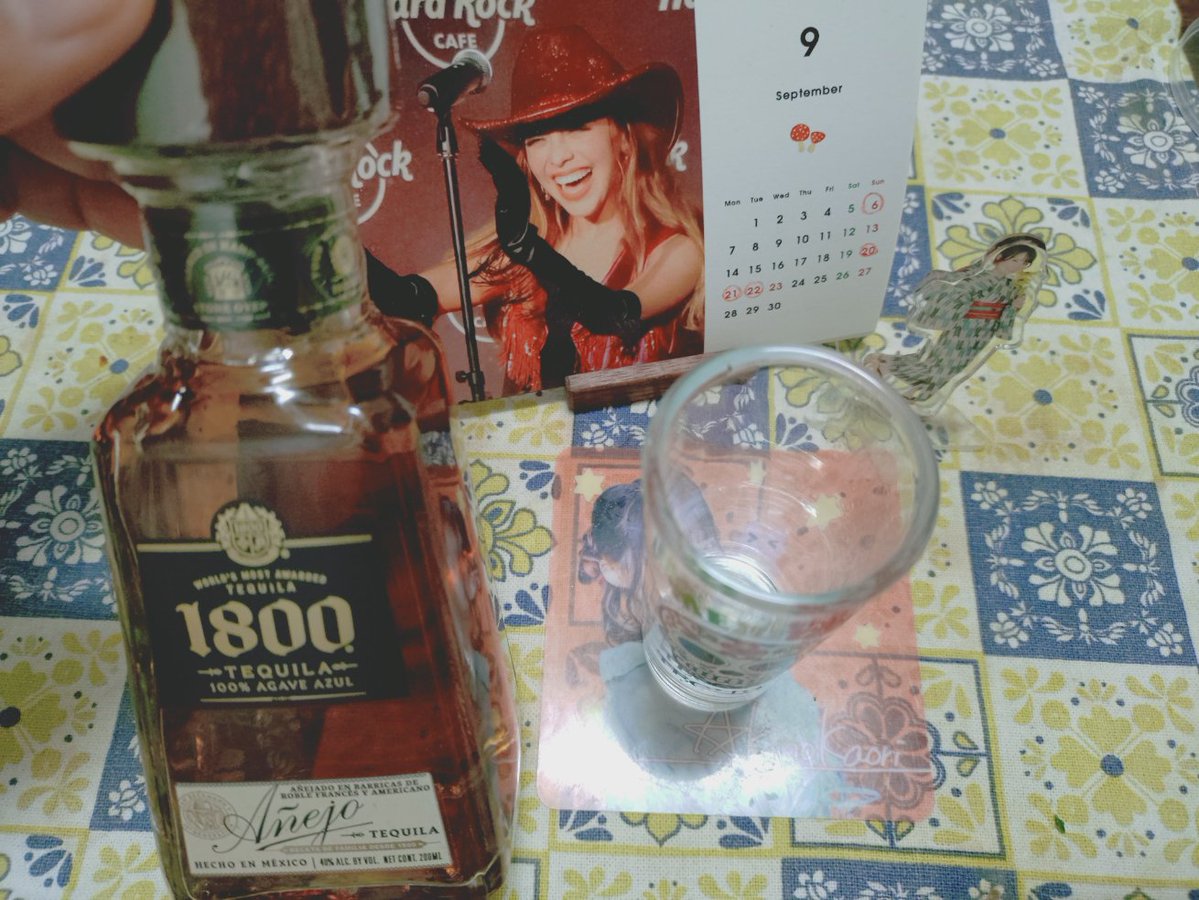 ddghatakaze's tweet photo. 今日の晩酌【1800 アネホ】

コンビニ寄ったら1800アネホが200mlの小瓶で売ってたから買っちゃった😁 https://t.co/JjKQoK7ZE1