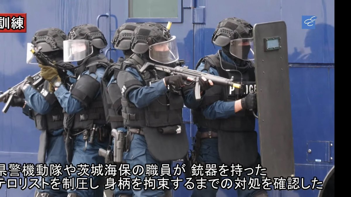 monoproly's tweet photo. ヘルメットカバー変わったね https://t.co/CofUxsvVd1