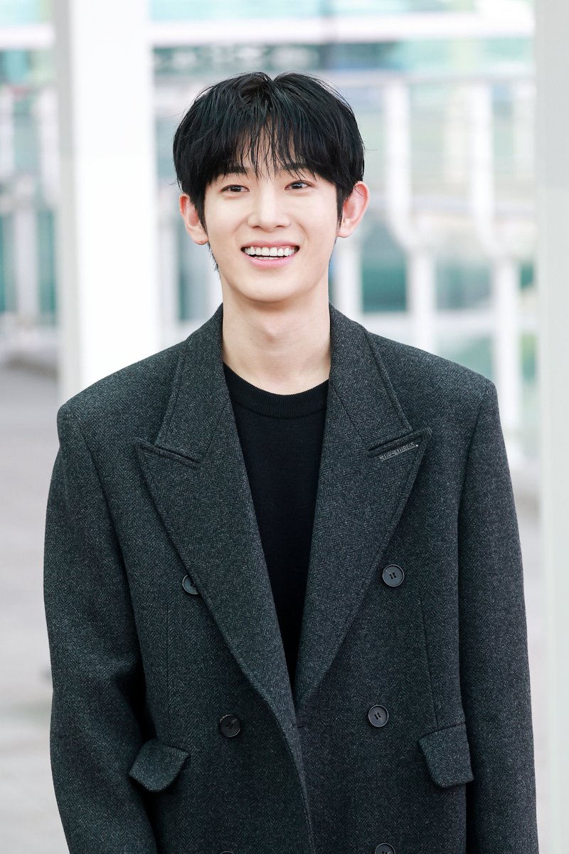 yoohyepham's tweet photo. #YOONSIK_SIWOO_PFWSS27 #PARKSIWOOPFWSS27 #KIMYOONSIKPFWSS27 Chúc mừng Park CEO với 7749 bài báo nhắc đến em. Mừng vì em thành công hơn, mừng vì em được là chính em https://t.co/5nWf7N2u44