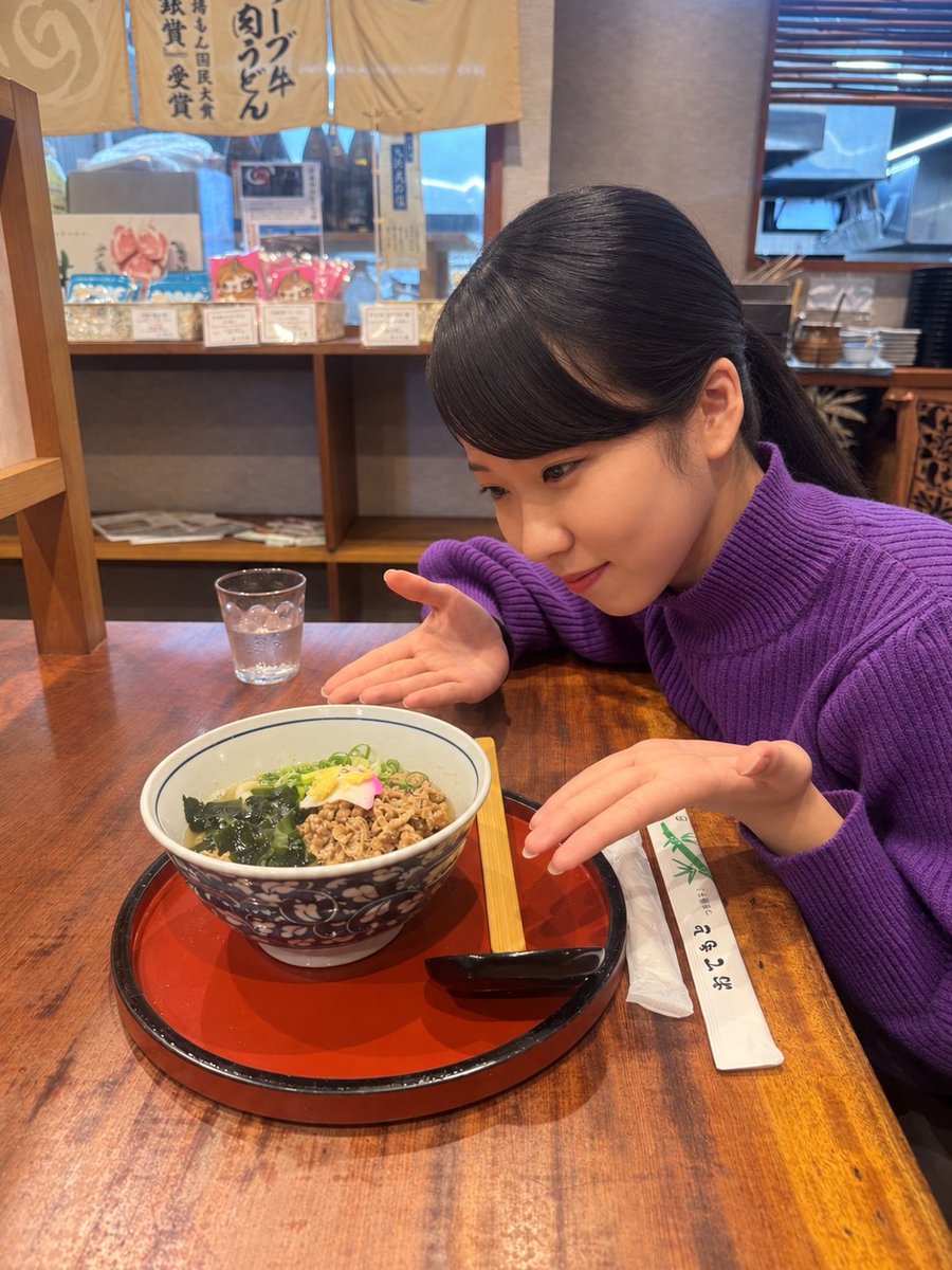umetani_kokoro's tweet photo. 今日は寒すぎる…どうしたんだろう…と思考を巡らせてみたら、自分がめっちゃ夏服を着ていることに気づいた。今気づいた。
自分を疑ってみることが自分を助ける1番の手段ってときもあるんだなぁ🫠🫠 https://t.co/dXVBbg4hO5