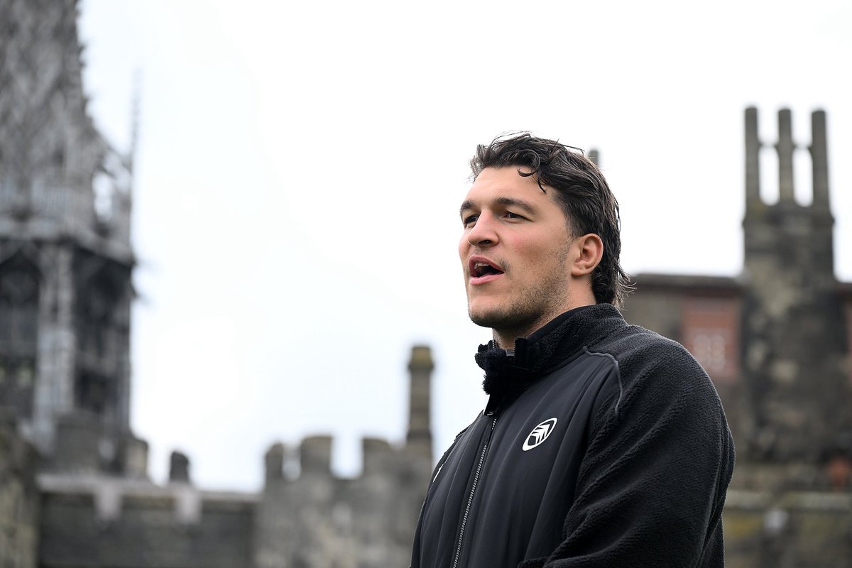 Cardiff_Rugby's tweet photo. Kings of the Castle 🏰

Cardiff Castle was the backdrop for our press conference ahead of our first home @URCOfficial fixture of the season 🎙️

#YmlaenCaerdydd | @VisitCardiff https://t.co/VMVgBrxkXz