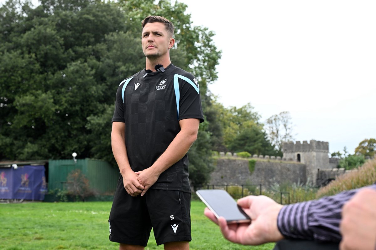 Cardiff_Rugby's tweet photo. Kings of the Castle 🏰

Cardiff Castle was the backdrop for our press conference ahead of our first home @URCOfficial fixture of the season 🎙️

#YmlaenCaerdydd | @VisitCardiff https://t.co/VMVgBrxkXz