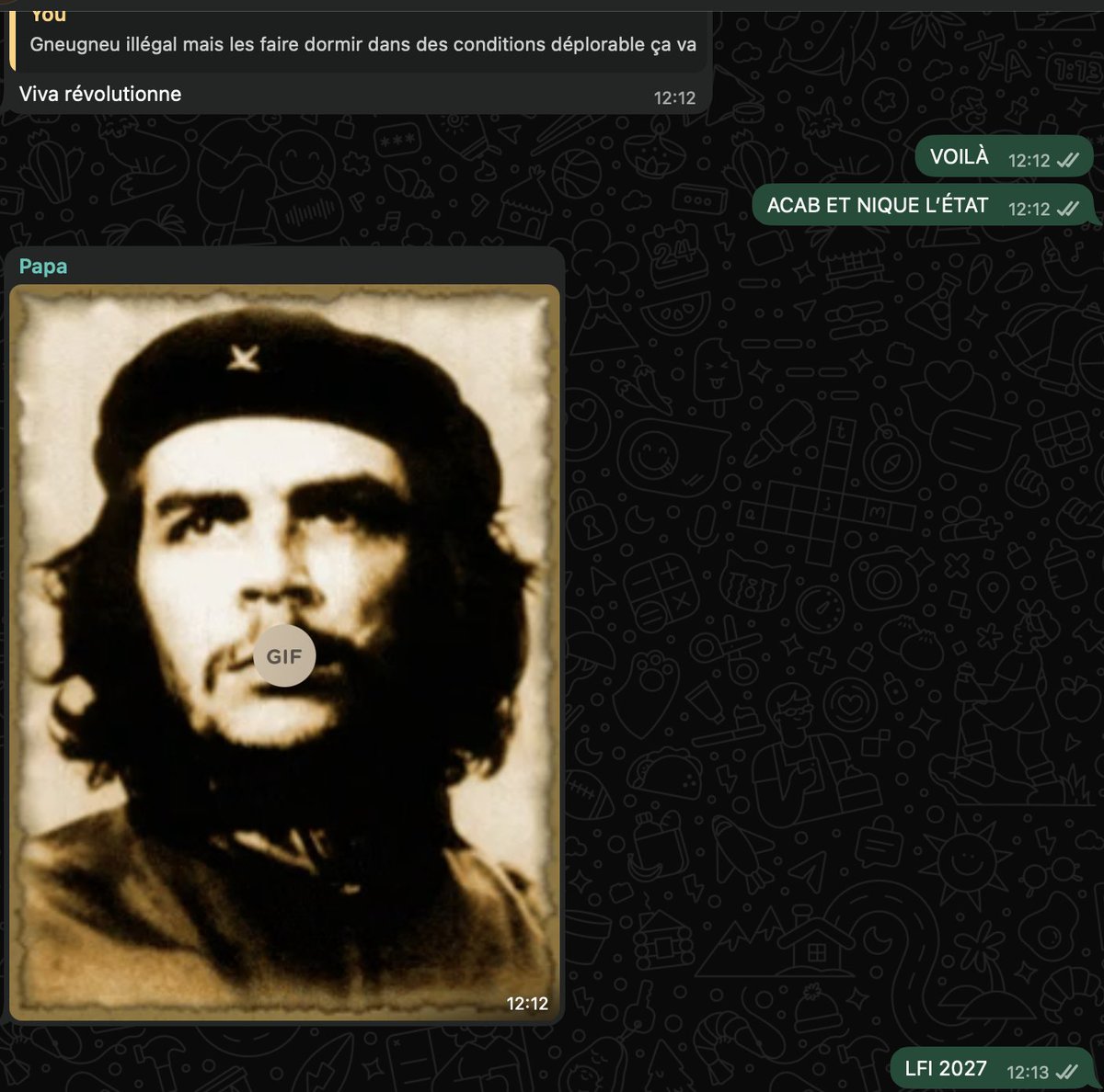 Liiiyam's tweet photo. L'école de mon frère ils ont appelé les flics le matin pour empêcher le blocus:

Mon père dans le grp whattsapp https://t.co/fFFFS614ts