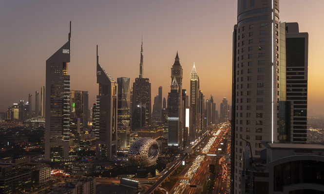 ArgaamUAE's tweet photo. دبي تتصدر عالمياً سوق المساكن ذات العلامات التجارية بـ175 مشروعاً، منها 68 مشروعاً قائماً و107 مشاريع قيد التطوير، وفقاً لتقرير "ذا ريزيدنس ريبورت 2026/2027" الصادر عن نايت فرانك.
 
وجاءت أبوظبي في المرتبة الثامنة عالمياً بـ24 مشروعاً، تلتها جزيرة المرجان في رأس الخيمة في المرتبة التاسعة بـ23 مشروعاً، فيما استحوذت الإمارات على 19% من إجمالي مشاريع المساكن ذات العلامات التجارية قيد التطوير عالمياً.

لمزيد من التفاصيل: https://t.co/bdwGgYhtkF