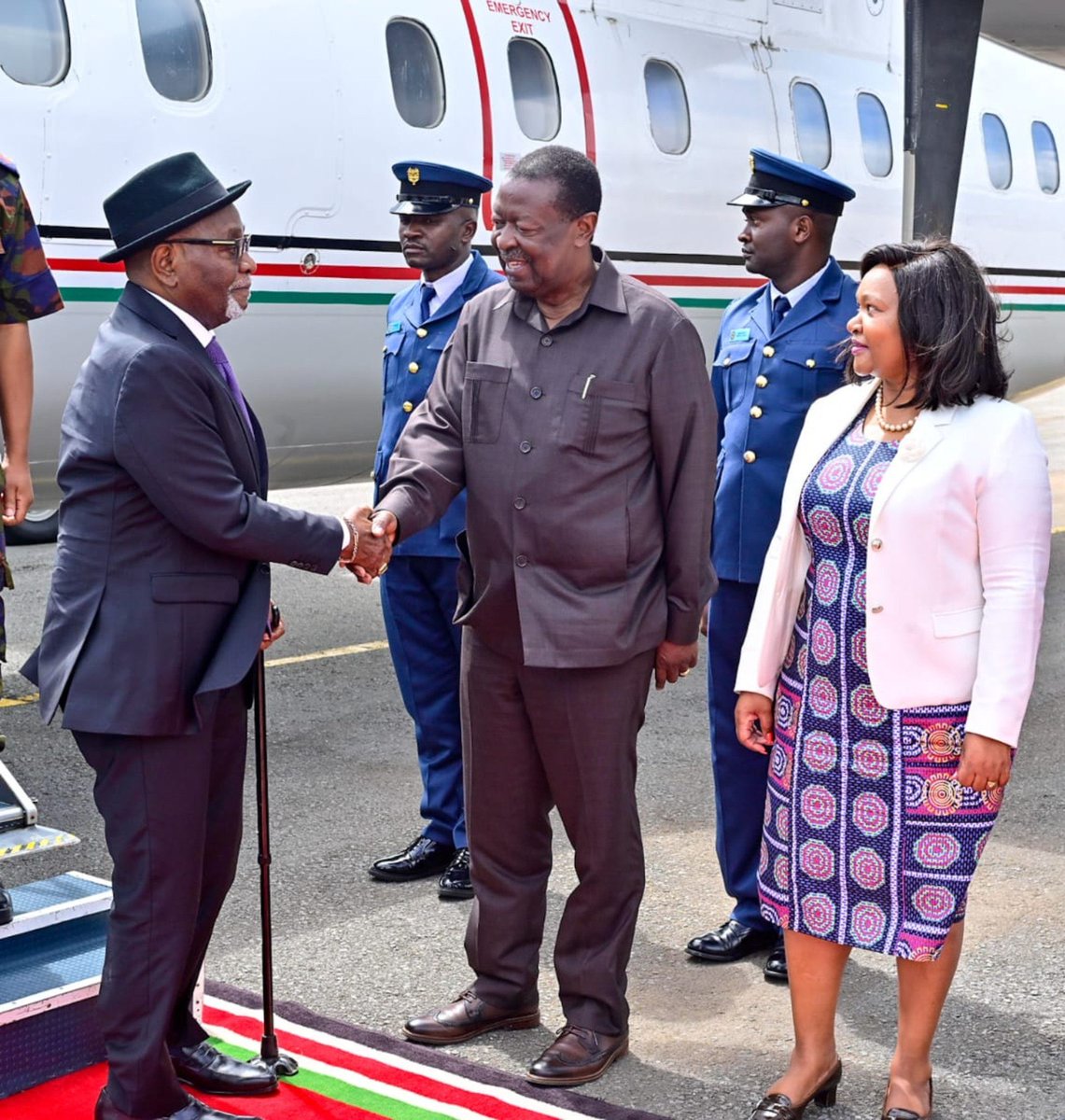 MwangiMaina_'s tweet photo. The soft power of military logistics. 😊 https://t.co/jTDwD609UU