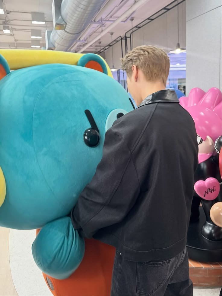 youwithrose's tweet photo. Fav genre of phor phu hugging p'perm 🥺 https://t.co/cB48a1GgNQ