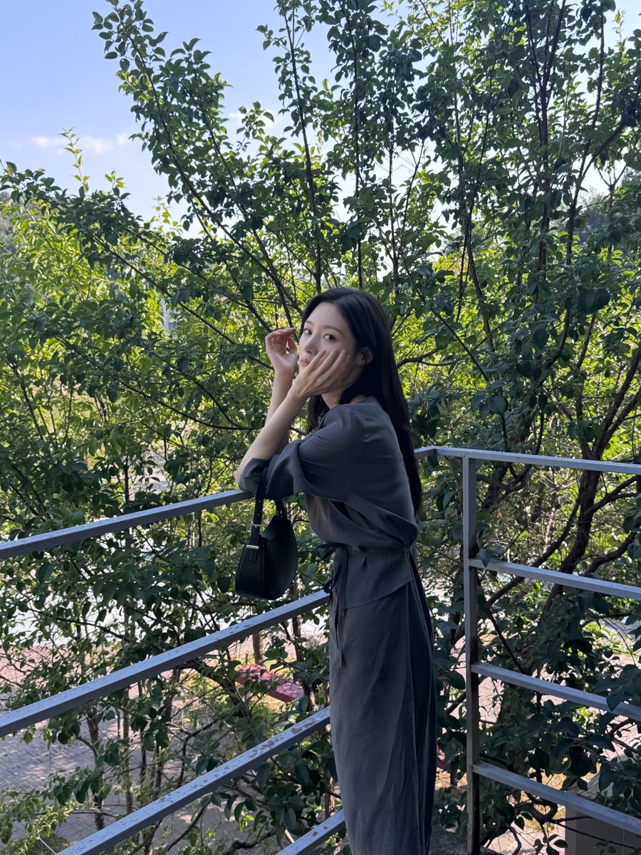 swanspetals's tweet photo. I'm ending September with a grateful heart 🌞 https://t.co/7iZfzB6Au1