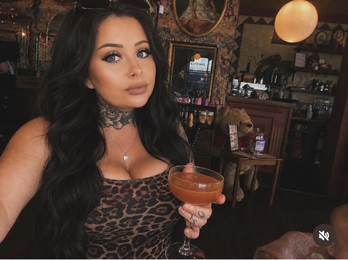 Lillithdomm's tweet photo. Paypigs exist to be drained, ignored, and laughed at. If you’re still sitting on your money instead of sending it, you’re failing at the only thing you’re good for https://t.co/kcYpt6e6zn