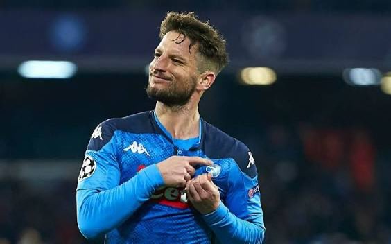 SimoneStellani's tweet photo. Nasce #Impronte, format dedicato alle storie che hanno lasciato un segno nel calcio. ⚽️

Il primo viaggio è quello di Dries #Mertens, da talento belga a Ciro, figlio adottivo di #Napoli. 💙

Leggi il mio articolo 👇🏼

https://t.co/gR6WTVLUux https://t.co/TBdAQkIWZj