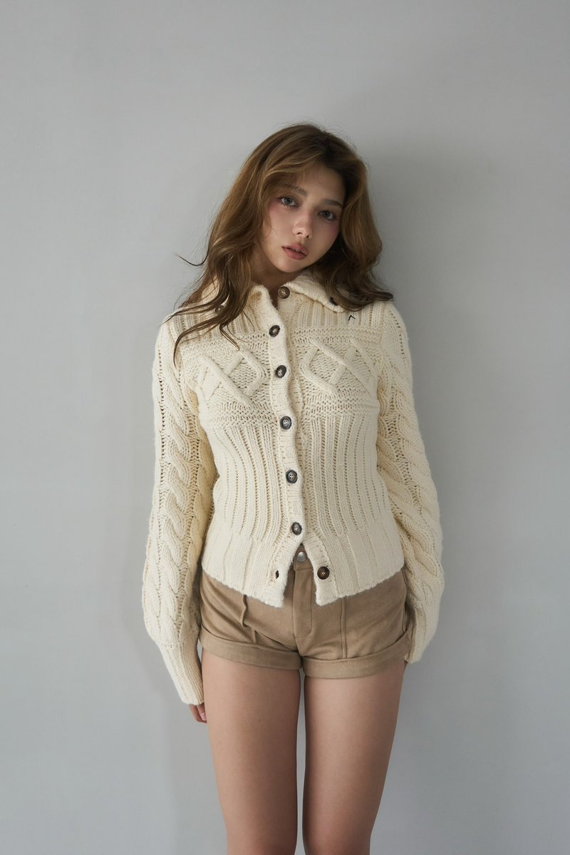 andmaryofficial's tweet photo. Selena cable knit set up
color ivory/beige
¥19,800-tax in

肉厚なニット素材とスウェード調のカットソー素材を組み合わせたトップスとボトムのセットアップ。

発売日10/3(土)store10:30-web20:00-
instalive10/2(金)19:00-

#andmary https://t.co/WjYIjouL8o