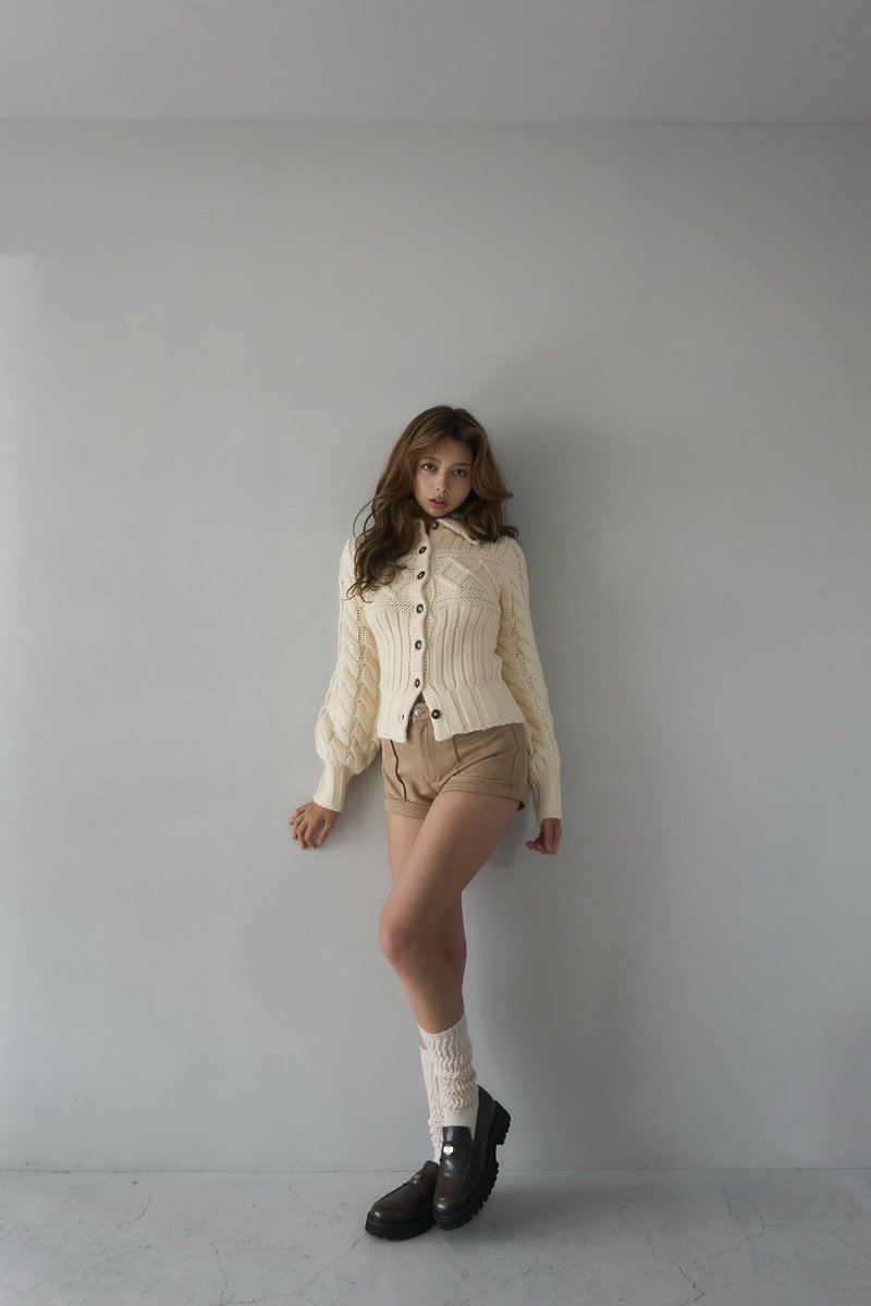 andmaryofficial's tweet photo. Selena cable knit set up
color ivory/beige
¥19,800-tax in

肉厚なニット素材とスウェード調のカットソー素材を組み合わせたトップスとボトムのセットアップ。

発売日10/3(土)store10:30-web20:00-
instalive10/2(金)19:00-

#andmary https://t.co/WjYIjouL8o