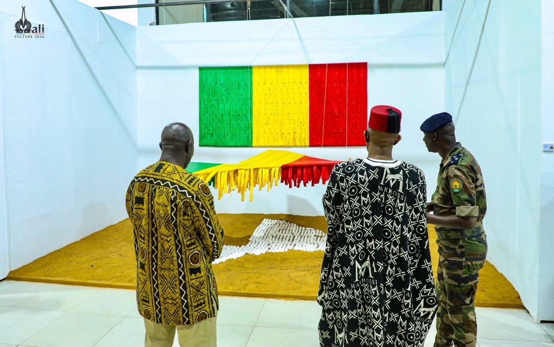 mdaffe's tweet photo. J’ai eu l’honneur d’accueillir le Ministre d’État Ismaël WAGUÉ au Musée national du Mali pour la visite de l’exposition « L’Âme des Signes », consacrée à l’artiste Abdoulaye KONATÉ, mettant en lumière le rôle de l’art dans la promotion de la paix et de la cohésion sociale. https://t.co/fiVdOSPRer
