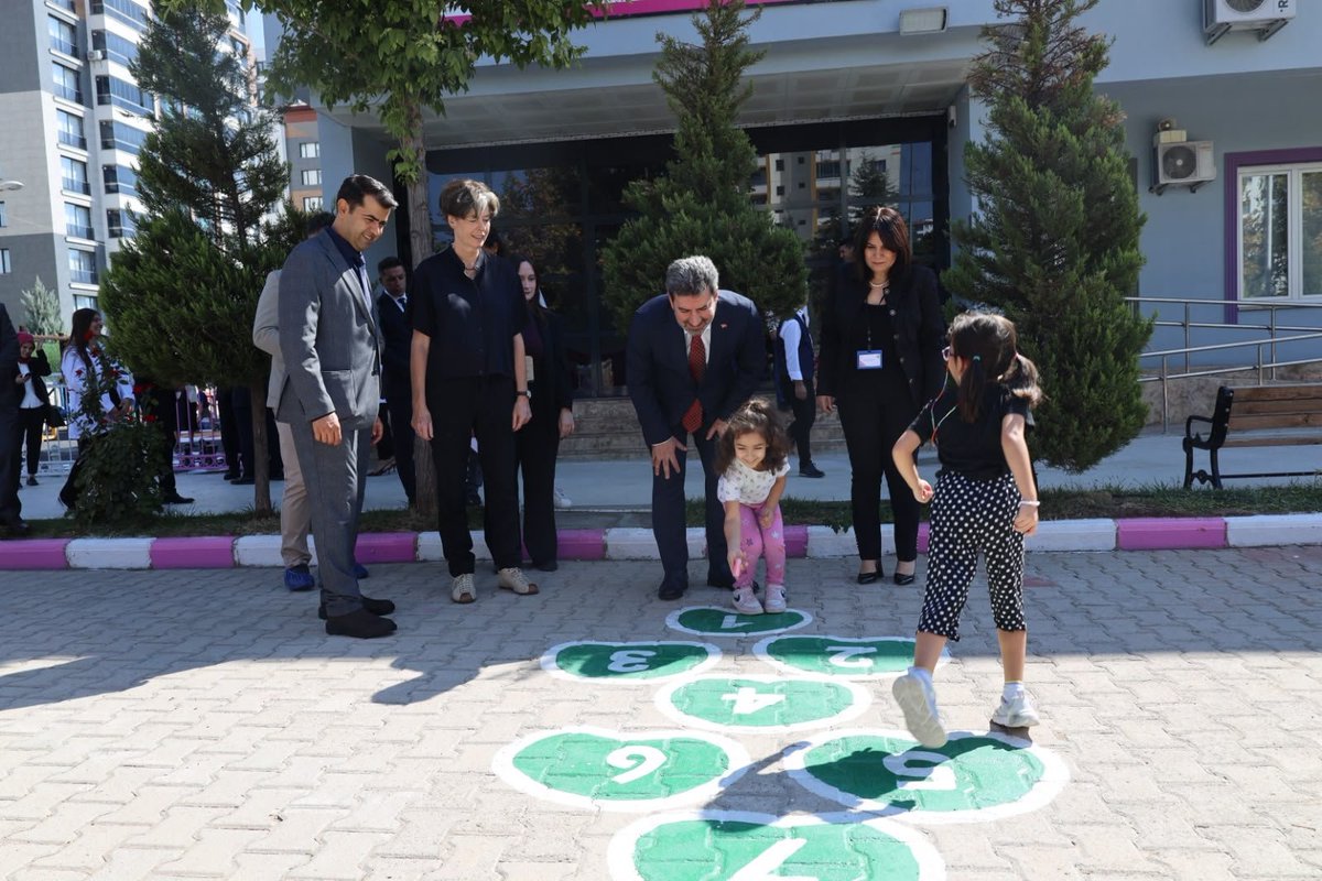 mebtegm's tweet photo. Genel Müdürümüz Ebubekir Sıddık Savaşçı, Diyarbakır Şirinler Anaokulunu ziyaret etti.

🔗https://t.co/YEMU1Bi8ME

@tcmeb 
@Yusuf__Tekin 
@farukyelkenci 
@ebubekirsavasci https://t.co/XjsbFpmqgO