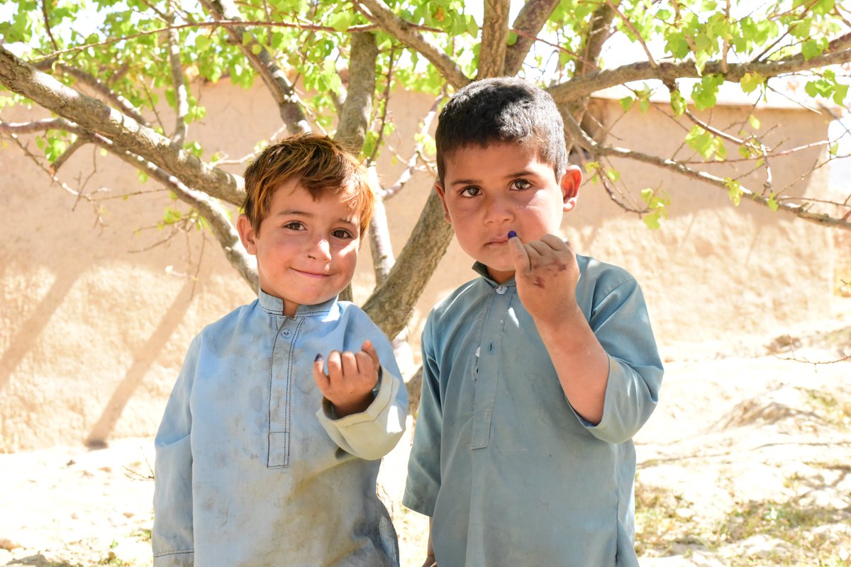 PakFightsPolio's tweet photo. Every marked finger tells a story of protection. 💧

During the September polio campaign, 28.2 million children under five were vaccinated against polio across 112 districts, made possible by the dedication of more than 273,000 frontline workers and the continued support of our partners and donors.

The Pakistan Polio Eradication Programme extends its sincere appreciation to all partners and donors whose sustained commitment helps vaccines reach children, strengthens frontline efforts and brings Pakistan closer to stopping poliovirus transmission.

Thank you for standing with Pakistan, our frontline workers, communities and every child on the journey towards a polio-free future.
#2DropsEveryChildEveryTime #EndPolioNow #PolioFreePakistan #VaccinesWork #HealthForAll
@RotaryPakistan
 
@UNICEF_Pakistan
@WHOPakistan 
@gavi
@CDCgov 
@KSRelief_EN 
@MofaJapan_en 
@jica_direct_en 
@BMZBund 
@mbz_foundation 
@gatesfoundation