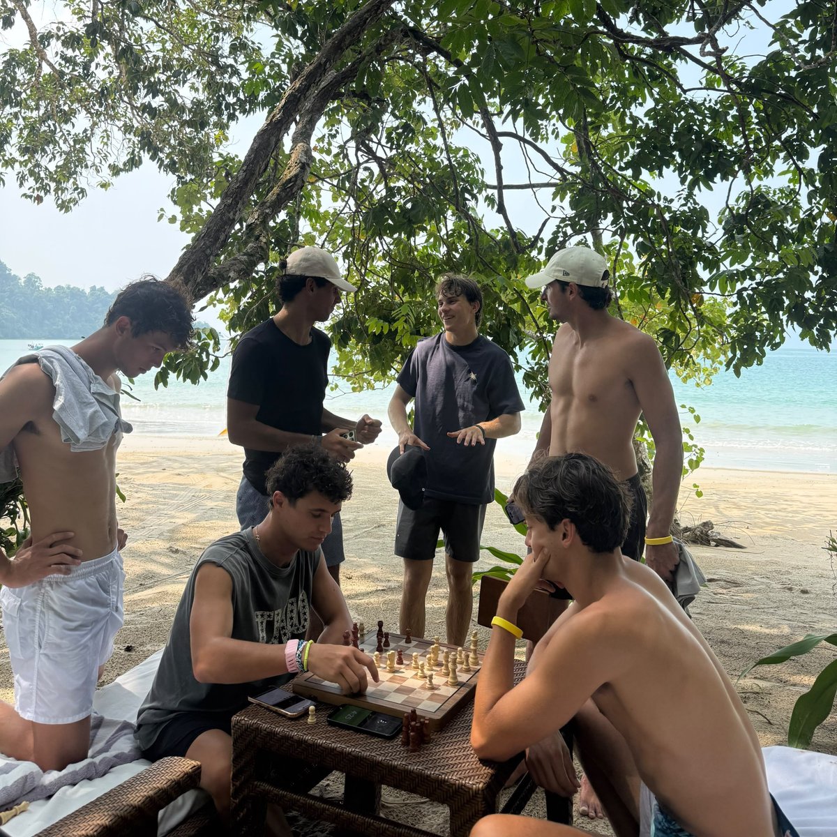 russblad's tweet photo. mga pogi na taga kabilang cottage sa outing na never mo na ulit makikita: https://t.co/0evVSHPm28